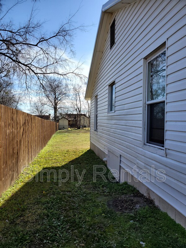 Building Photo - 2107 Pollard St