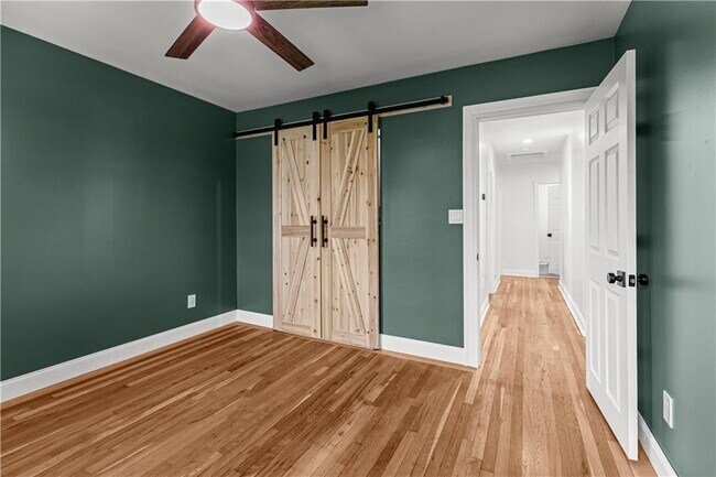 Building Photo - 12 Philips St