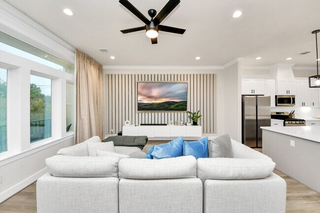 Building Photo - 2007 Briley St