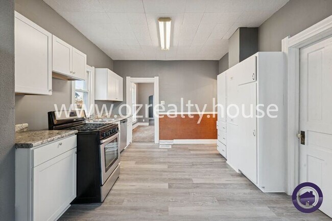 Building Photo - 222 E Park St