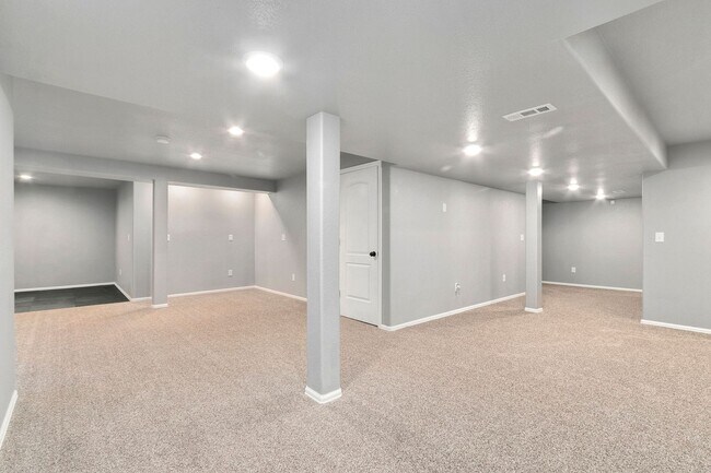 Building Photo - RainDance Resort-Style Living with 5 Bedroom, 3 Bathroom Ranch Home!
