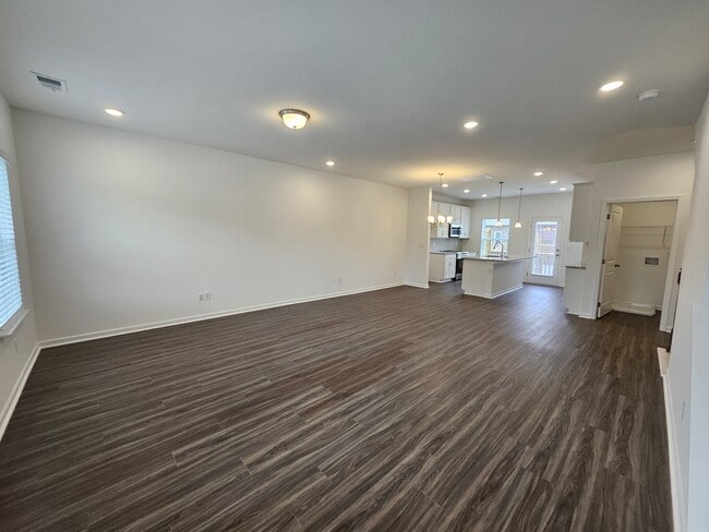 Building Photo - 129 Rosebush Ln