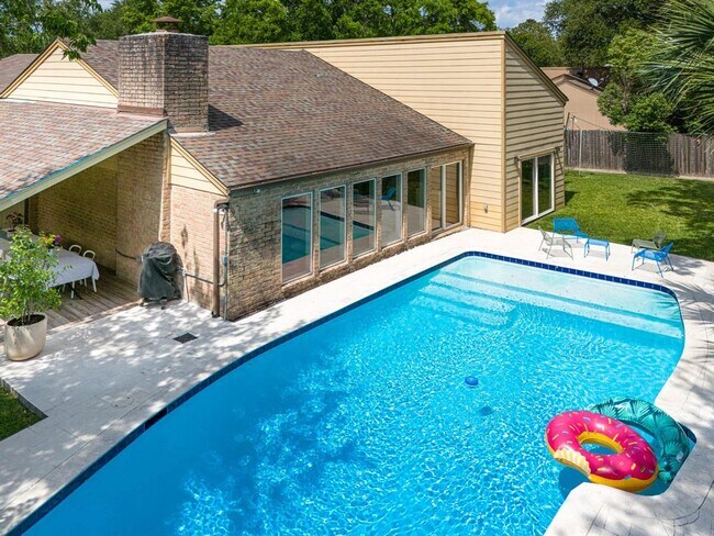 Building Photo - 1550 Wood Lodge Dr