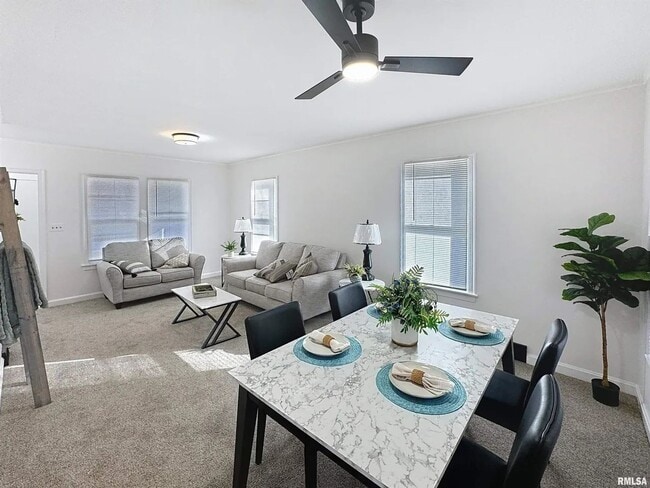 Building Photo - 3 bedroom Rental in Rock Island