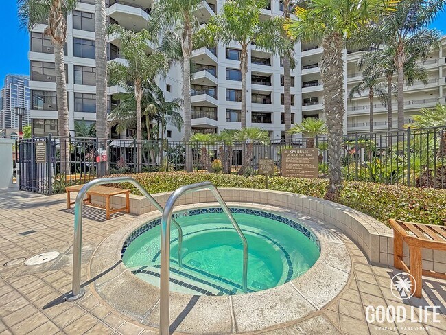 Building Photo - Sophisticated 1BD/2BA Condo in Marina District with City & Bay Views, Office & Resort-Style Ameni...