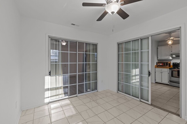 Building Photo - 1012 Danbury Cir