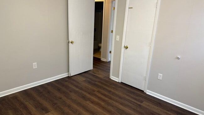 Building Photo - WINTER MOVE-IN SPECIAL: $500 OFF 1st MONTH'S RENT!**