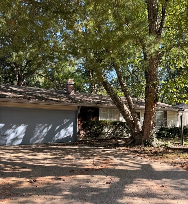 Building Photo - 2837 E Monroe Terrace