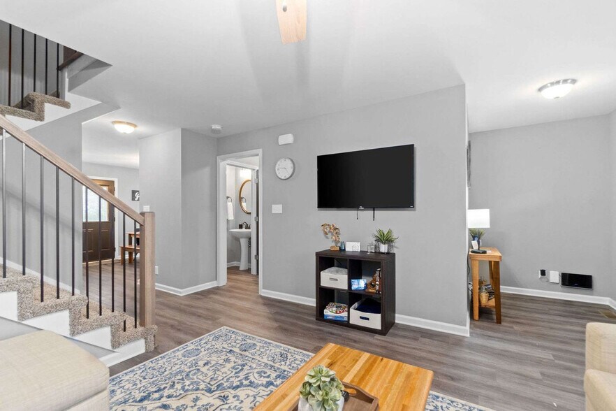 Building Photo - 865 Central Ave