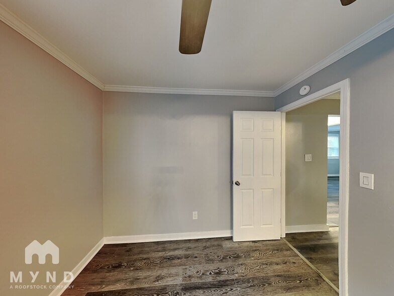 Building Photo - 1290 Elizabeth Ave SW