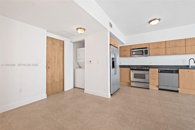 Building Photo - 350 S Miami Ave