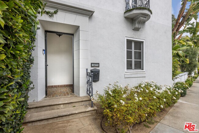 Building Photo - 8499 Fountain Ave