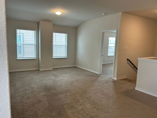 Building Photo - 5 Bedroom Single Family Home in San Antonio