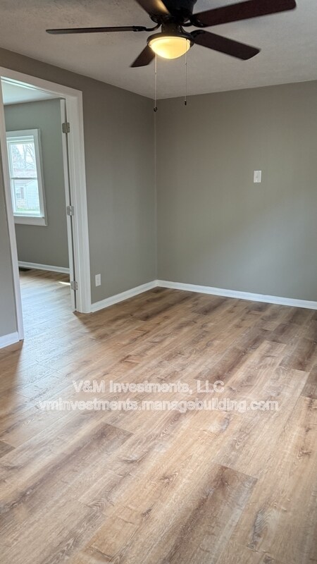 Building Photo - 522 Oak St