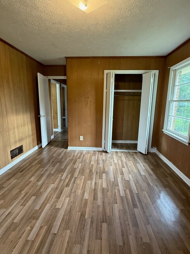 Building Photo - 8195-8195 Spillers Dr SW