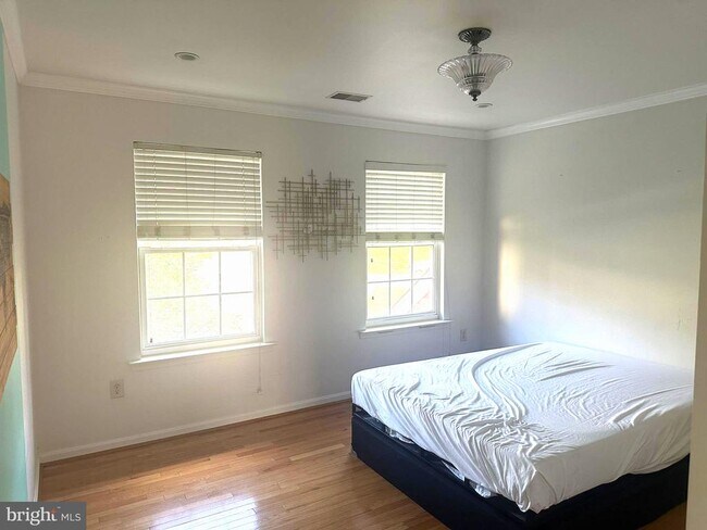 Building Photo - 1401 Windjammer Ct