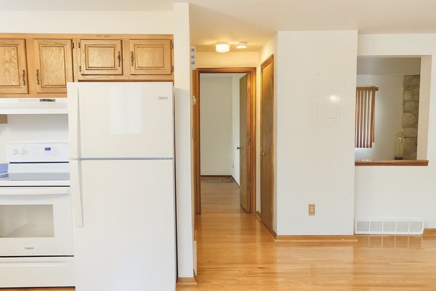 Building Photo - 2735 Alder Creek Dr N