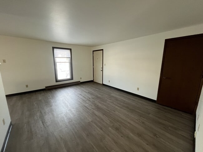 Building Photo - 2421 Camelot Blvd