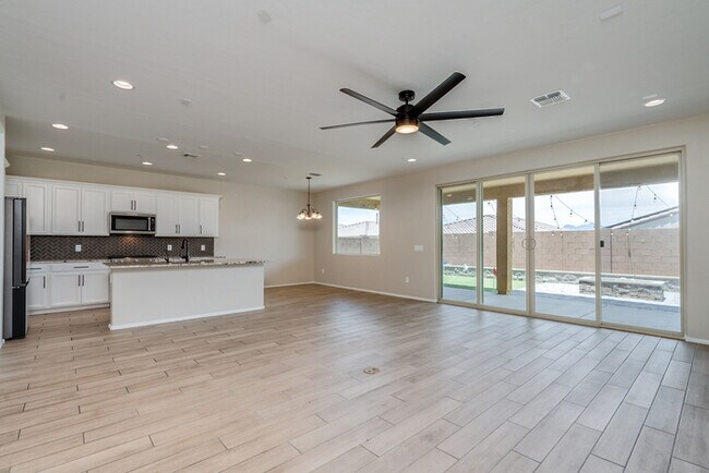 Building Photo - Amazing 4BR 2.5BA Home w/ 3-Car Tandem Garage • Pool Access • Yard w/ Fire Pit in Saguaro Trails