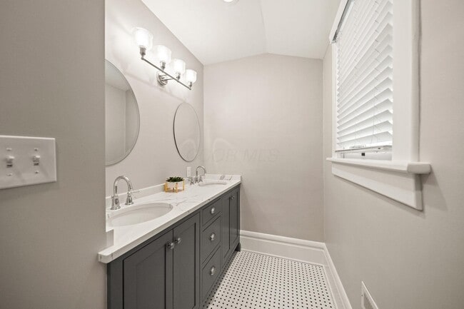 Building Photo - 503 S 3rd St