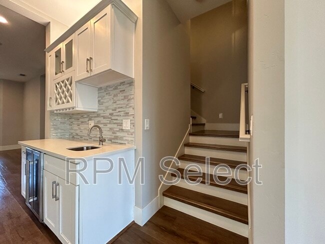 Building Photo - 519 8th St