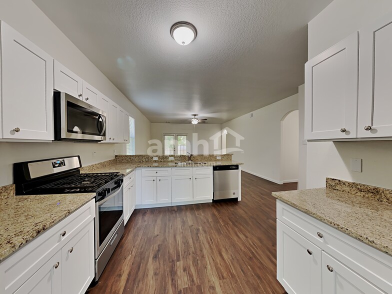 Building Photo - 2037 Vanamen Ct
