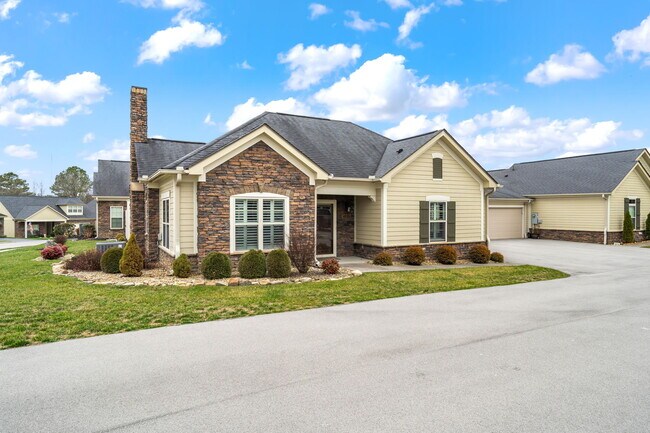 Building Photo - 4935 Willow Bluff Cir