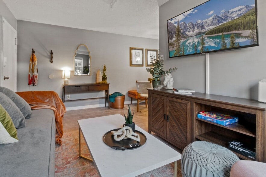 Building Photo - 2301 Farrington Ave