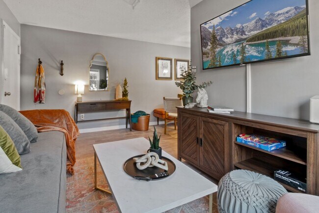 Building Photo - Plug and Play Luxury Condo Next to the Metro: Parking & Utilities Included