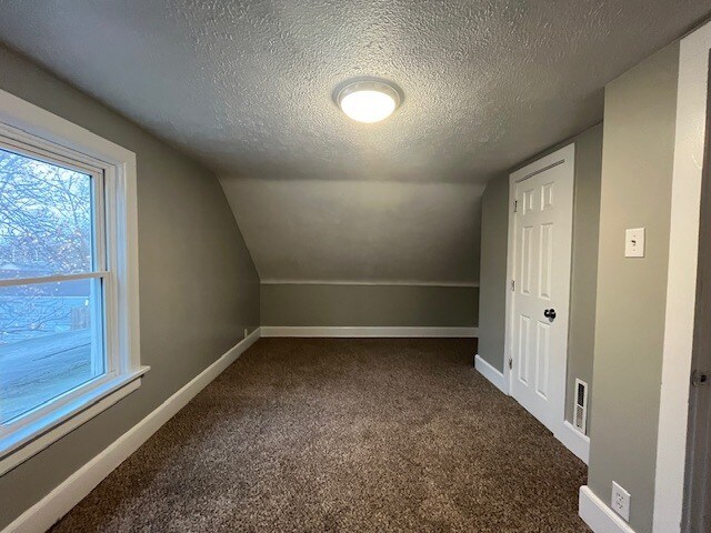 Building Photo - 1353 E Dayton St