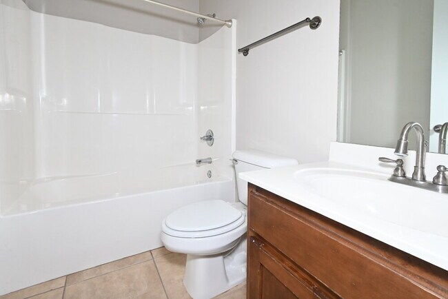 Building Photo - 3400 Valley Crest Dr