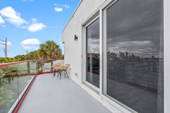 Building Photo - 873 S Atlantic Ave