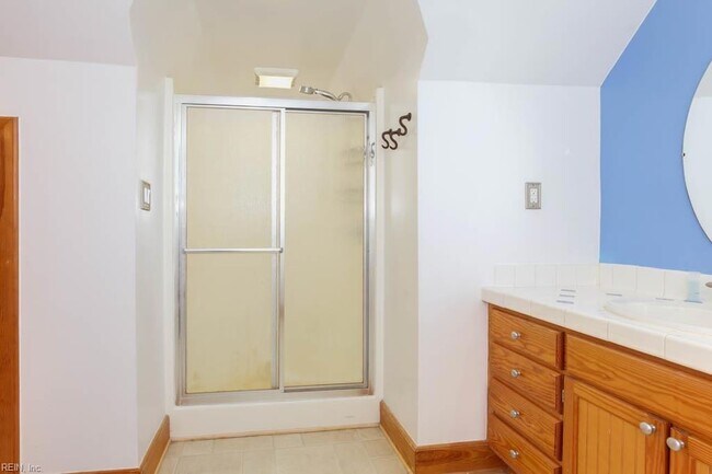 Building Photo - 407 Russell St