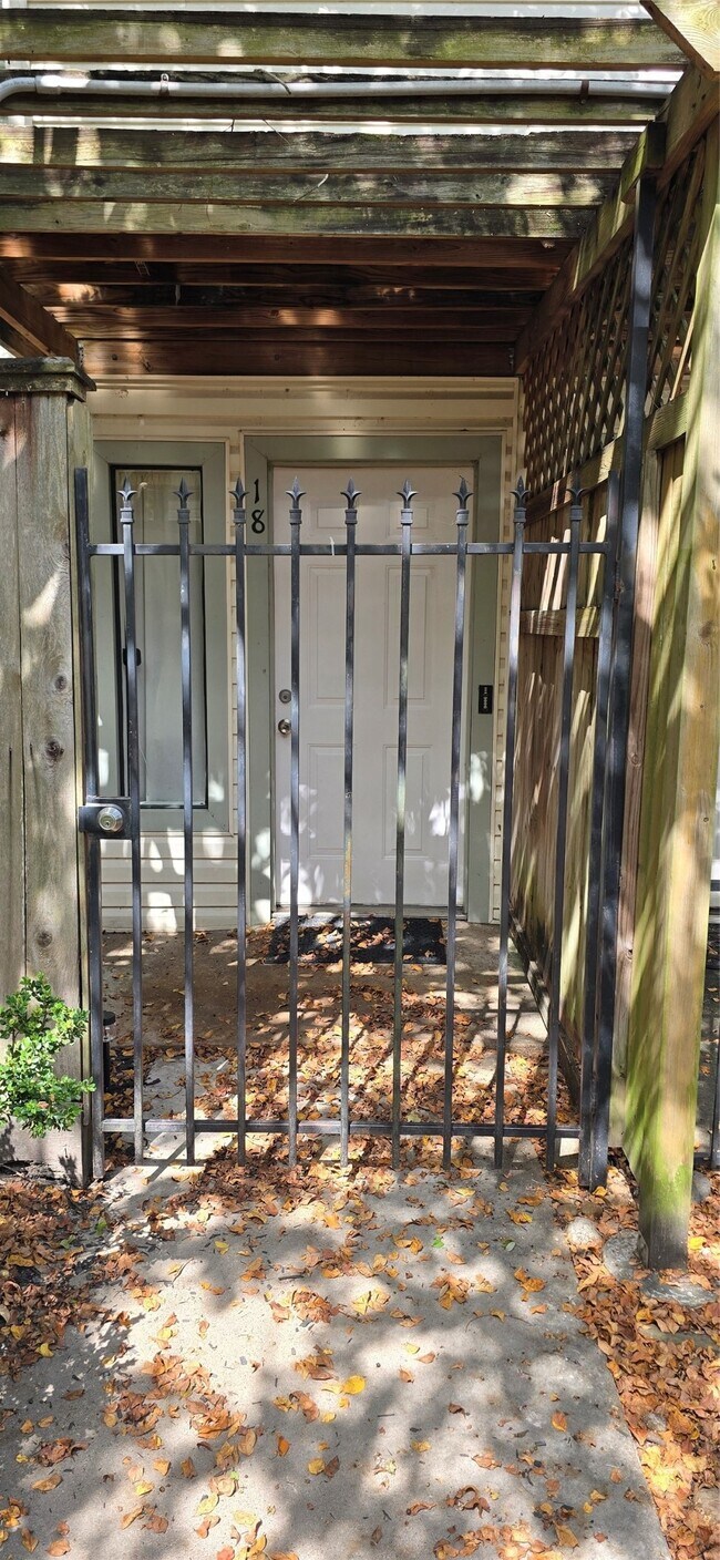 Building Photo - 7918 Prestwood Dr