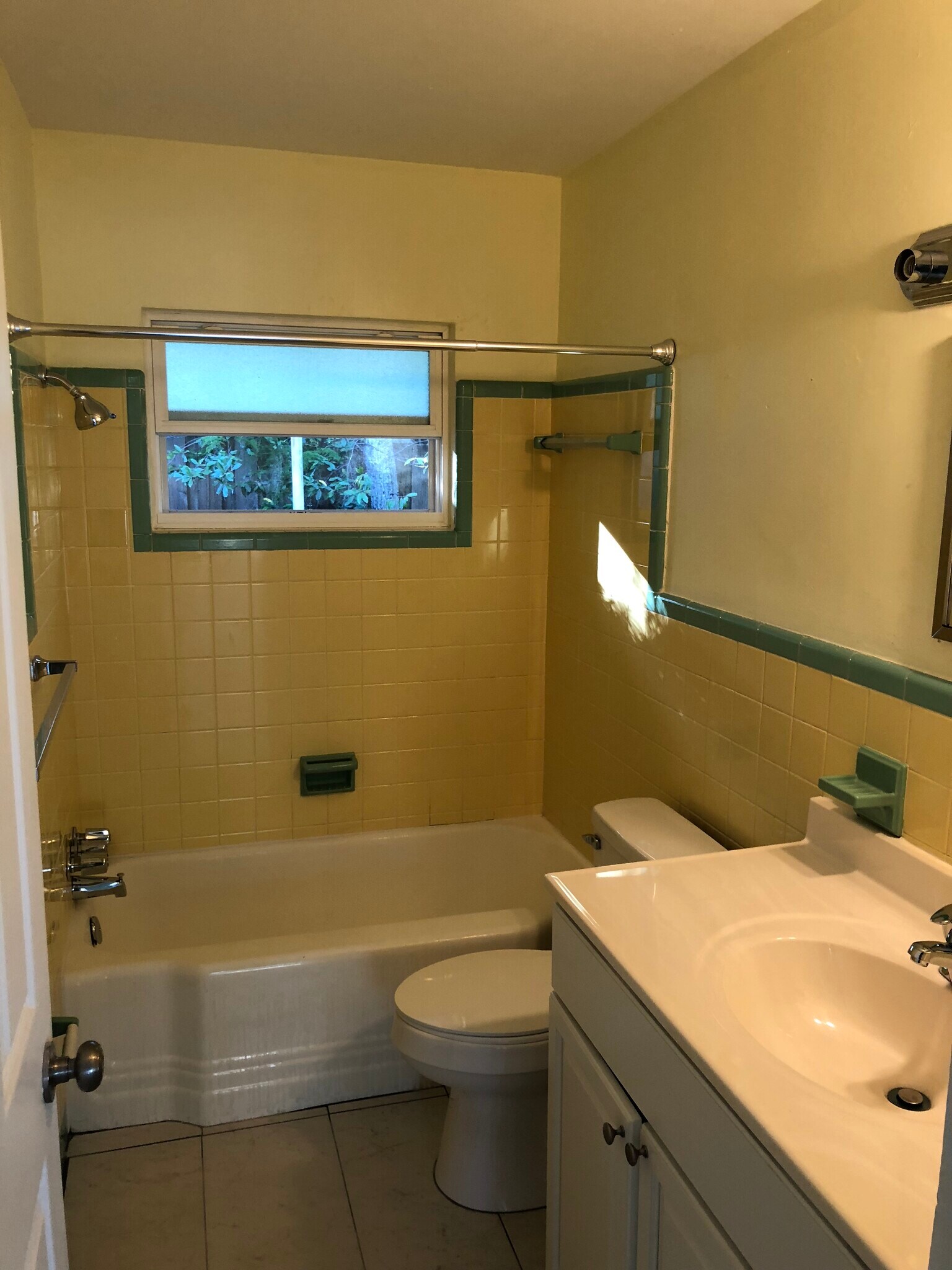 Bathroom - 306 Avenue C NE