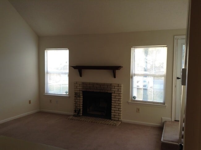 Building Photo - 1508 Fairfax Dr