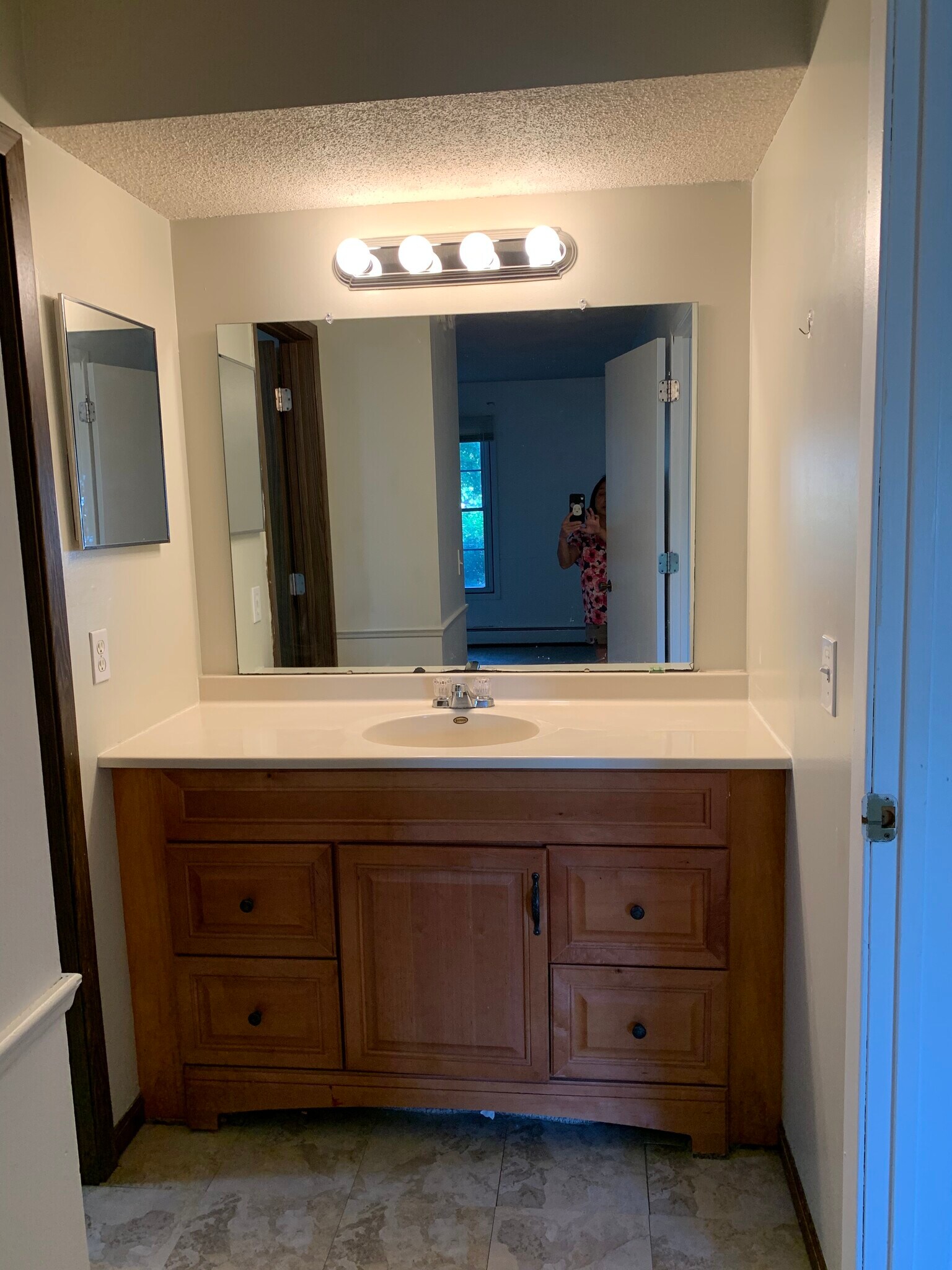 Bath Room - 4508 Cedar Lake Rd S