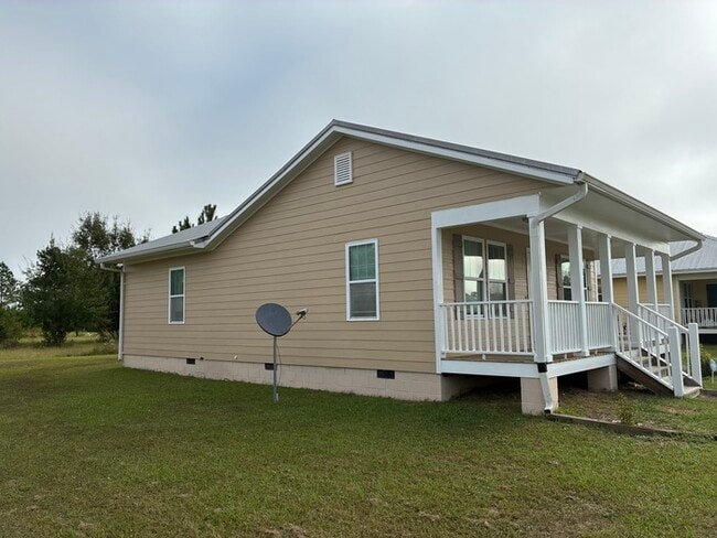Building Photo - Beautiful 2/1 house