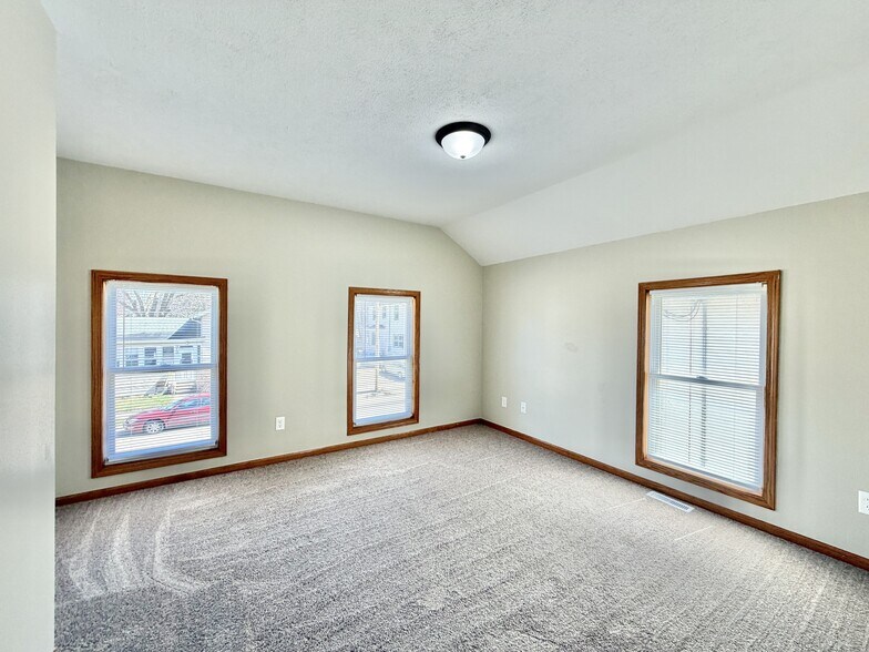 Building Photo - 612 Cherry St