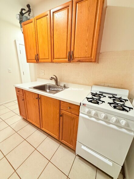 Building Photo - 29 Peterborough St