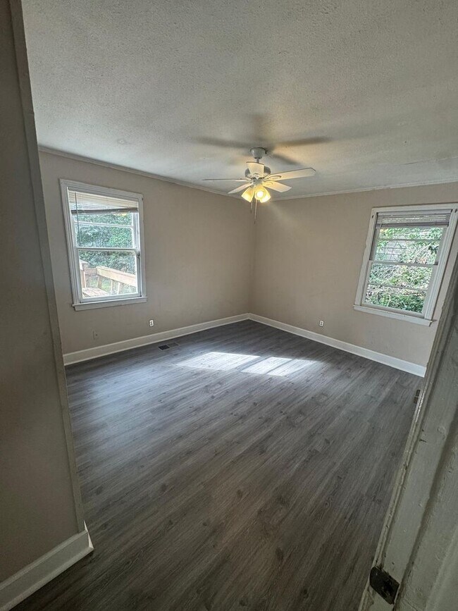 Building Photo - 1807 Jackson Bluff Rd