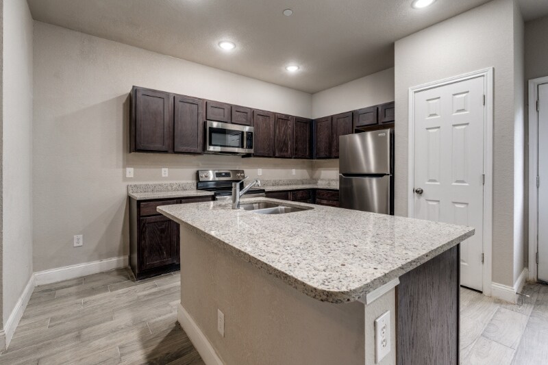 Building Photo - 7813 Savannah Brooks
