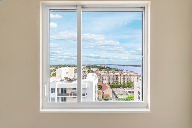 Building Photo - 1551 N Flagler Dr