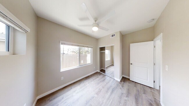 Building Photo - 4BD/2BA on Art! Lots of Parking!