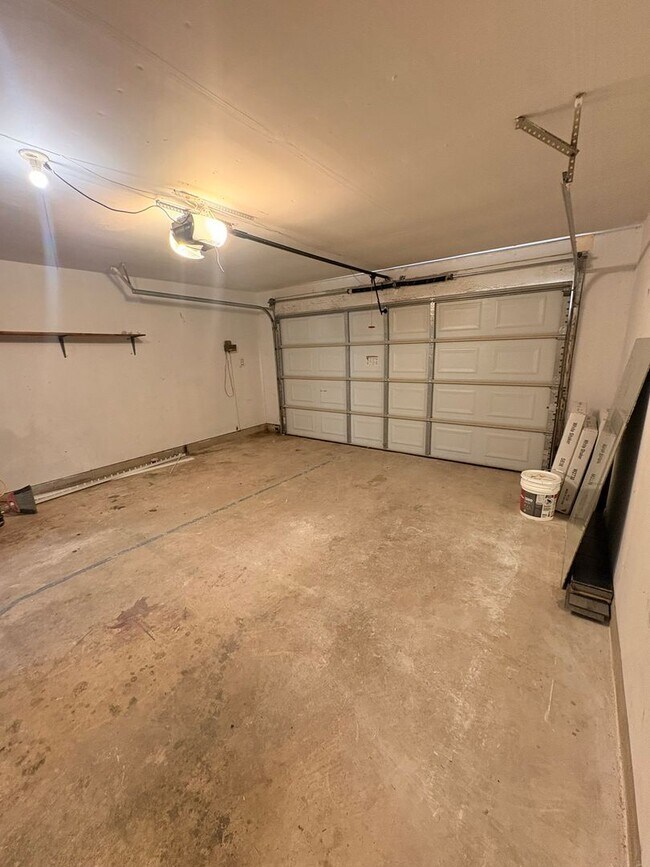 Building Photo - 12406 Coronet St