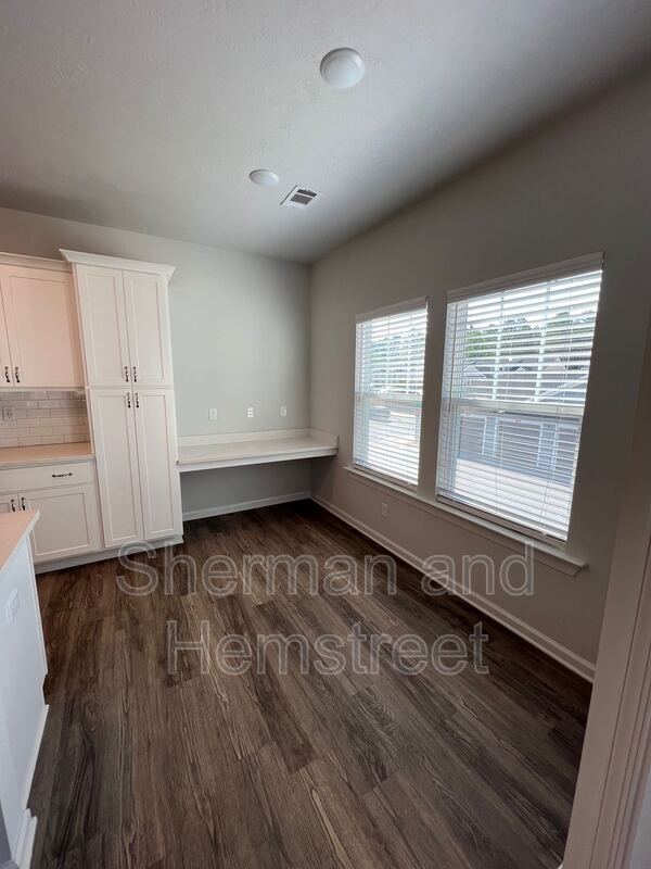 Building Photo - 5055 Mimosa Dr