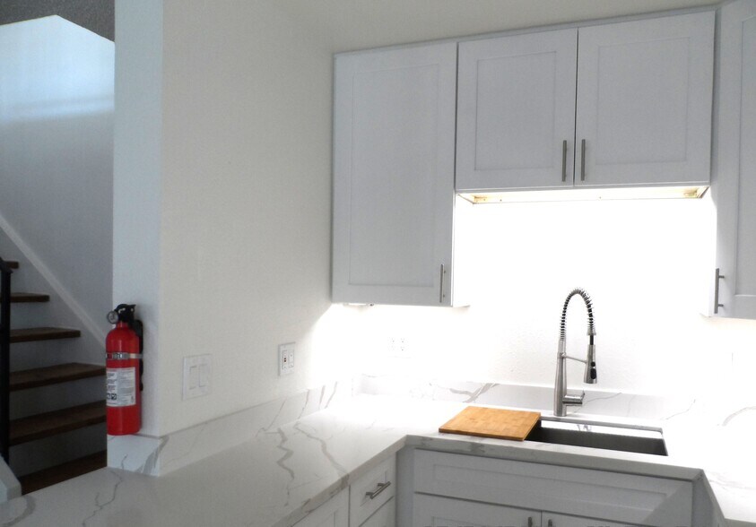 Building Photo - 6633 Stonepine Ln