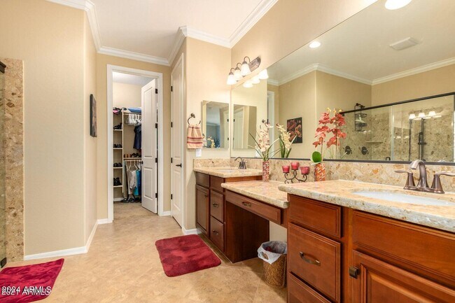 Building Photo - 421 W Leatherwood Ave