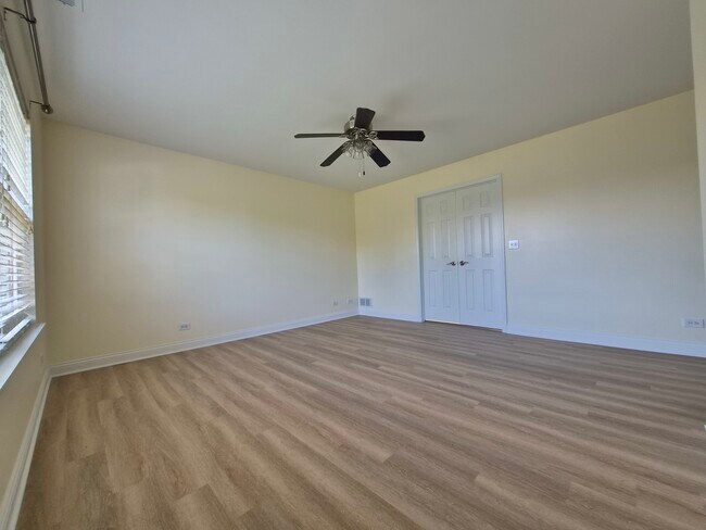 Building Photo - 2355 Shiloh Dr