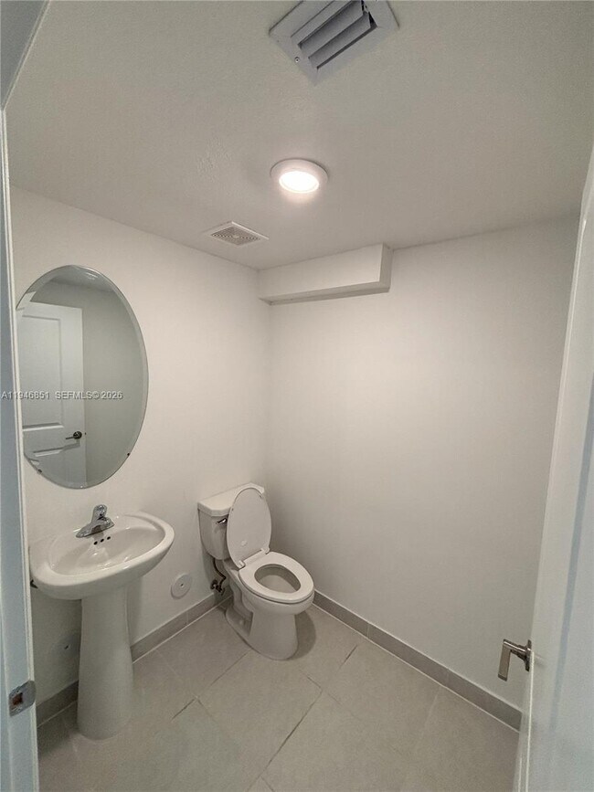 Building Photo - 2622 SE 10th St